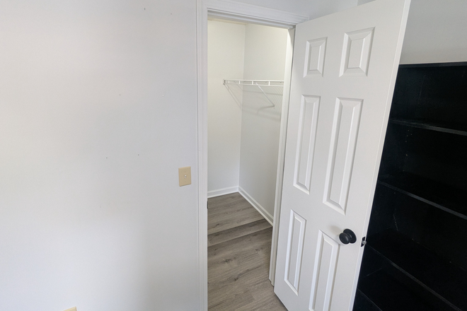 Closet - 1 room for rent in 2 bedroom apartment
