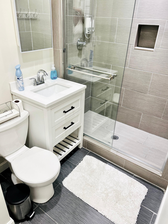 Shower bathroom 2 - Furnished Rooms For Rents Triplex