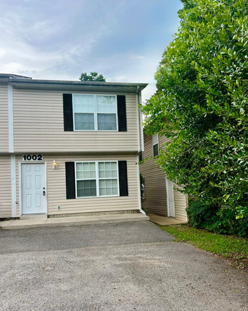 Exterior and 2 Parking Spots - Townhome Room Walking Distance to MTSU