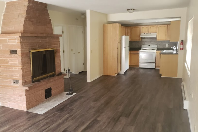2 - August Preleasing: 2333 Spruce St #4 Duplex