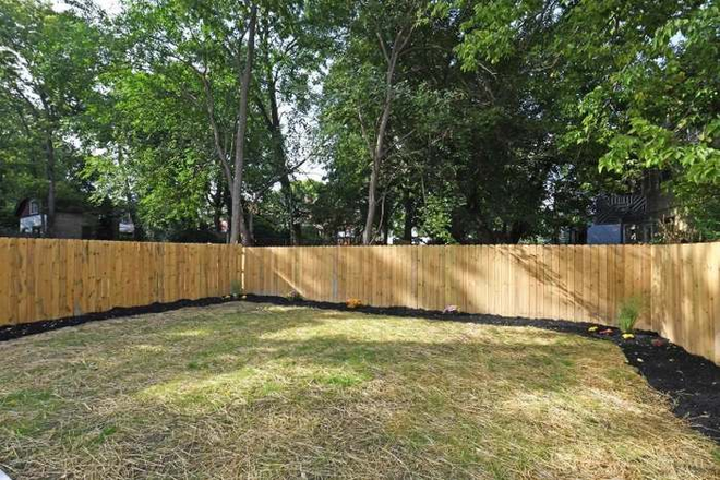 Backyard - Beautiful 6 bed 2 bath House