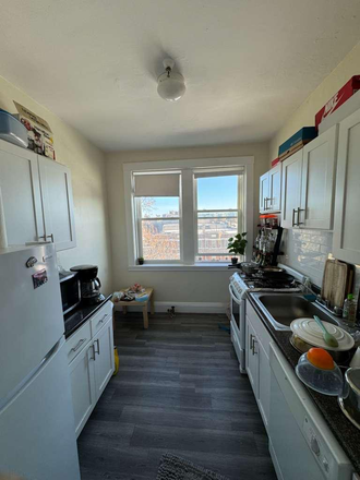 Kitchen - 1 min walk to T station, 4 min walk to wholefoods