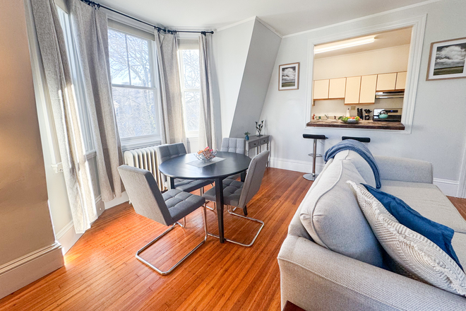 Dining Table, Living Area - CYP392 Lovely 1 Bedroom Unit with Onsite Parking Apartments