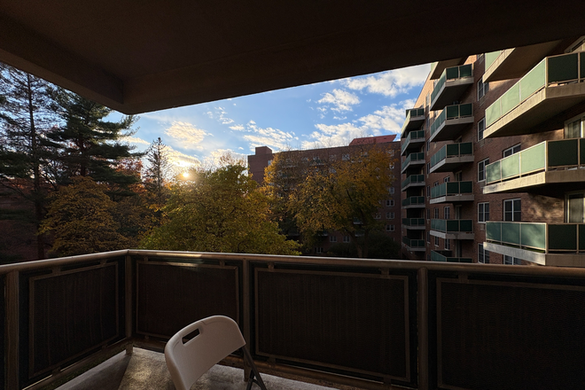 Balcony - Dexter Park Apt / Brookline / Super close to BU!