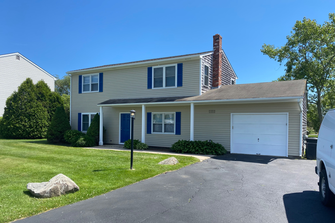 Street view - 5 bedroom pristine house in Eastwood Look