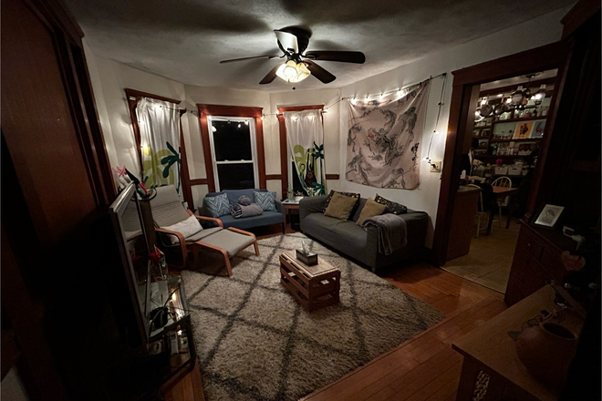 Living Room - Close to Campus, Davis, T-Stop, FREE LAUNDRY, ONE ROOM Available 1/1/25 - 5/31/25 Rental