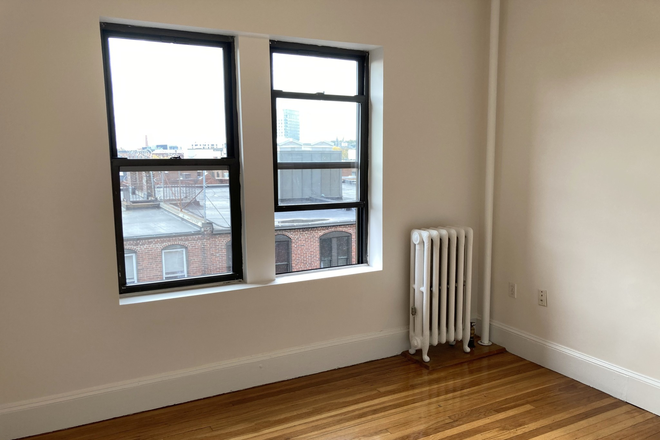 Bedroom - Fantastic, Well lit 2 BR on Wetland Ave! Avail 9/1 Apartments