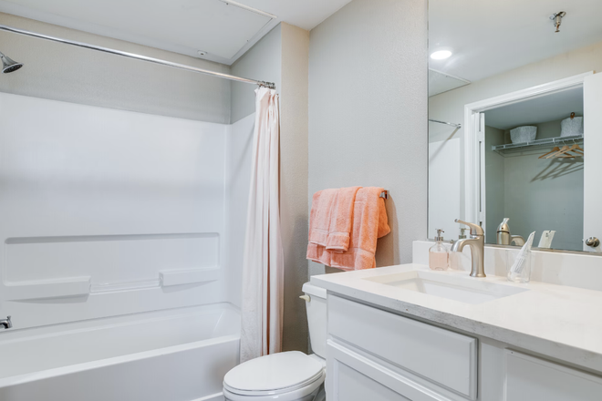 bathroom - 1x1 Townhouse Private Bedroom