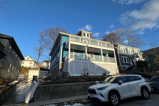 Streetview - Spacious 3 bedrooms 2 fullBth APT furnitured LV Dining Laundry in unit ~1 mile to Harvard