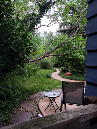 Charming path to front door - Charming 2 bedroom cottage on Alpine Avenue Duplex