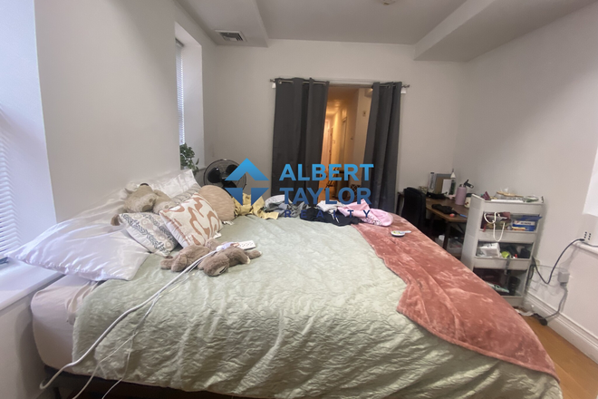 Bedroom #1 / Living Room - Cheap 4 Bedroom with UNBEATABLE Location! Right by Brigham Circle T!! Apartments