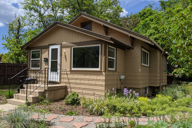 Outside of house - 4br Downtown Home 5 minutes Walk to Main Campus