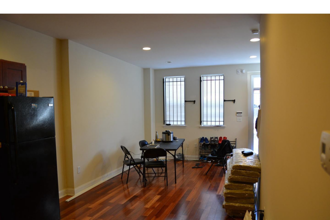kitchen - 1133 W Nevada St Townhome
