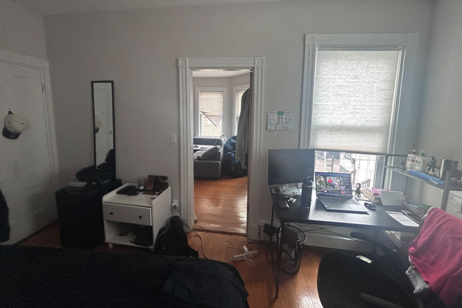 Picture of bedroom looking into the living room - Room near campus Apartments