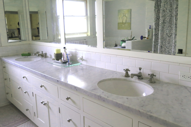 2 sinks in bathroom, 1 for you, 1 for me - 1 bdrm in a 2-bdrm house near Metro and 210