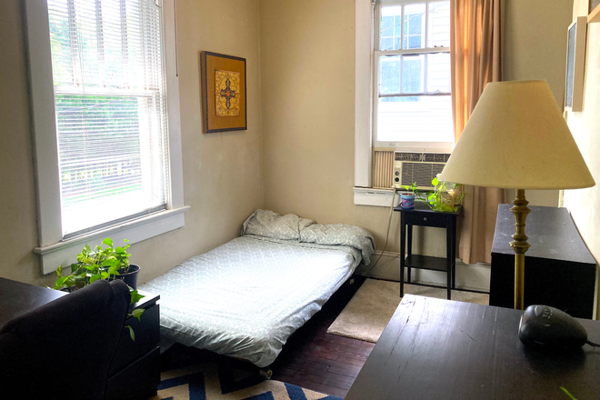 Bedroom - Charming affordable room in a great location