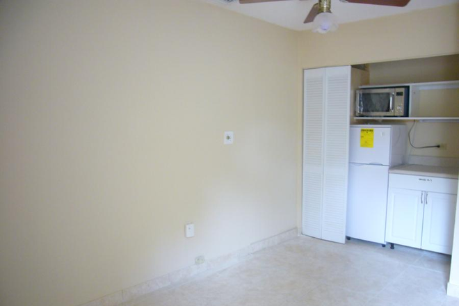 empty - Studio WALK OR BIKE TO UM Campus, Coral Gables  - only 1.3 miles. Utilities included +Cable+Internet