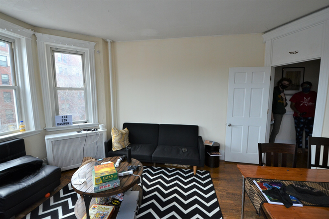 Bedroom - 4 bed 1 bath on Peterborough St - Spacious Unit with Sunny Bedrooms! Apartments