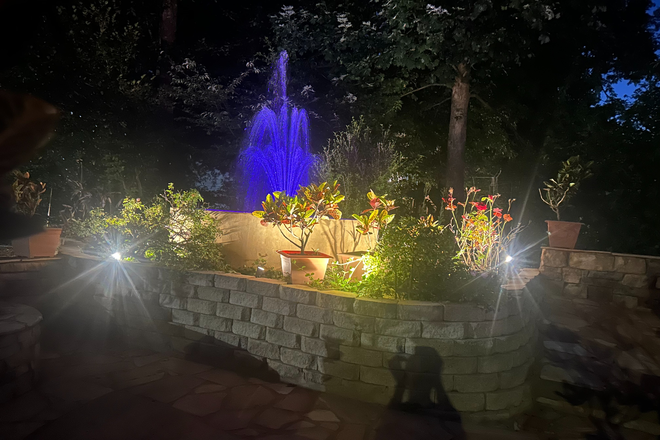 Inside and Outside Fountain Garden view - FULLY FURNISHED HOUSE W/PRIVATE/SHARED ROOMS NEAR CAMPUS, FOR MALE STUDENTS OR WORKING MALES