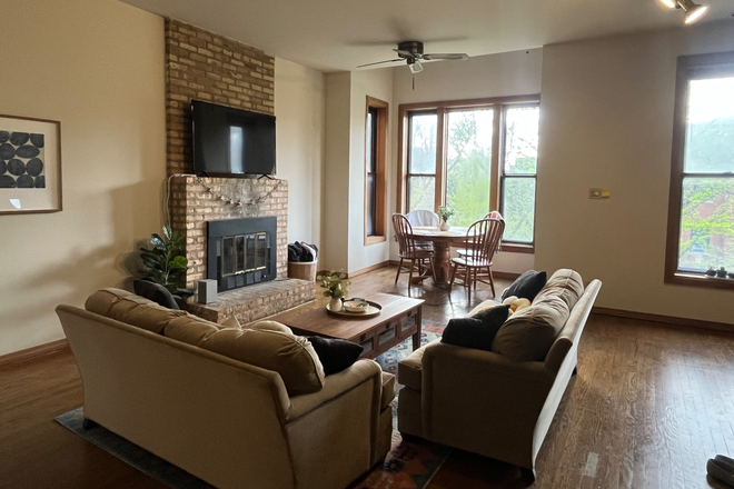 living room - Brownstone walk up near DePaul