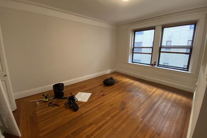 Living Space - Comm ave 1 Bed Kenmore Sq Condo