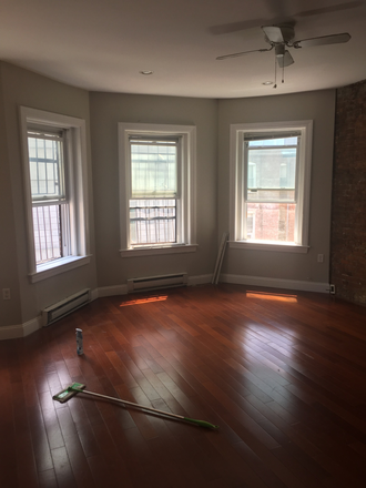 visit hubrealtyproperties.com - Back Bay, Beautiful 1 bedroom in charming brownstone Apartments