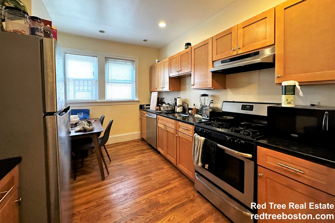 Kitchen - GEORGEOUS 4 BEDS/2 BATHS WITH MODERN KITCHEN, CENTRAL AIR & LAUNDRY IN THE UNIT Apartments