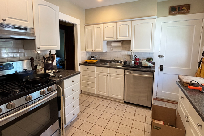 kitchen - Spacious 3bd/1ba Brookline near D line! NO FEE!