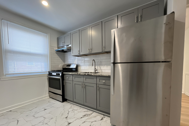 Kitchen - Granite Counter-top, Stainless Steel Appliances, Newly Renovated - Close to Campus | Furnished or Unfurnished Option Duplex