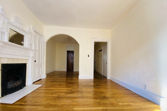 living - LOCATION!! BEAUTIFUL 1 BED WITH HEAT/HOT WATER INCLUDED, AVAIL 9/1/26!! Apartments