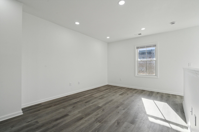 Bedroom - 146 Nassau St Unit 3 Apartments
