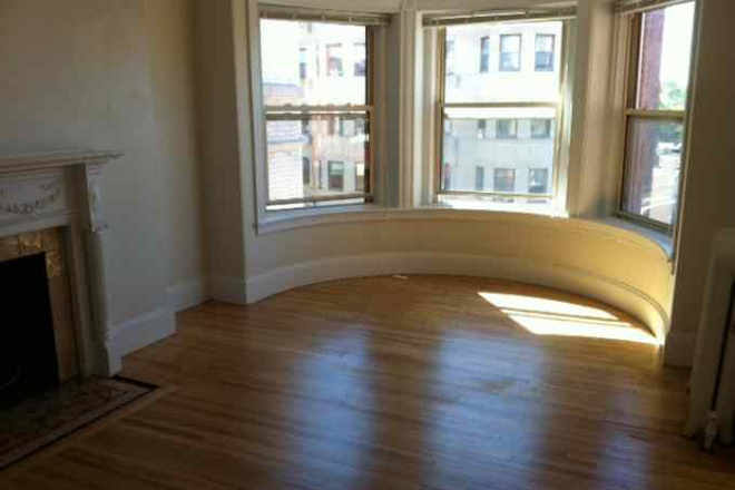 living - charming in heart of Central sq, heat, hot water included,