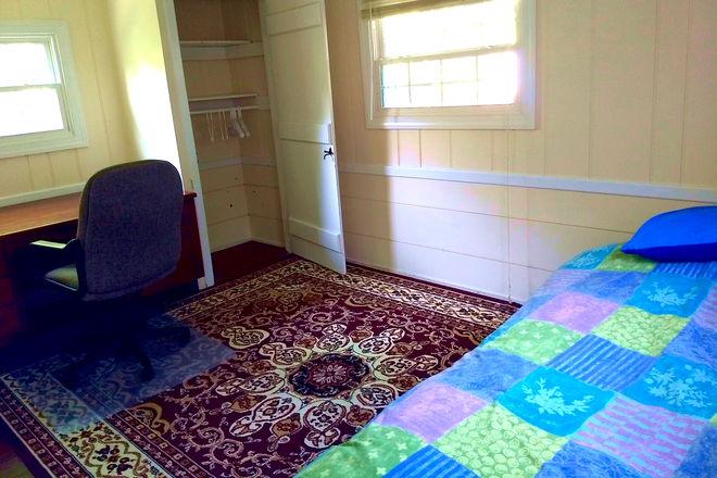 Bedroom - Quiet, Focused Sanctuary Near Grounds | $1,170 All-Inclusive | Male Student Only