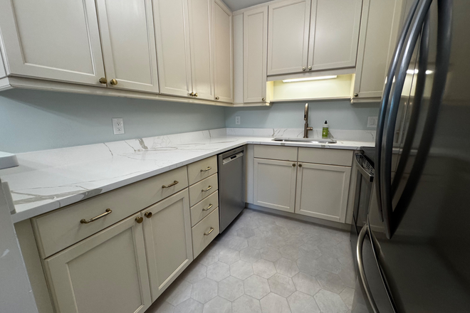 kitchen - 2 Bed 1 Bath condo in Avondale