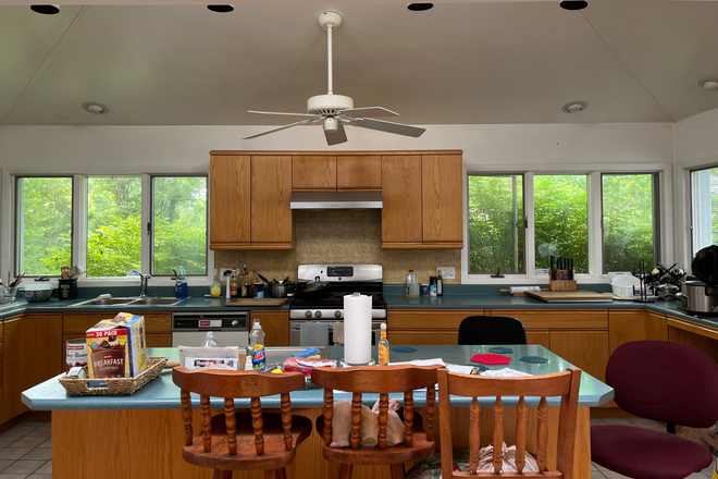 Kitchen Room 841 - House 0.4 mile/7minute walk to campus and all included