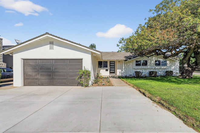 Exterior of house - House close to campus! (3 bedrooms available)