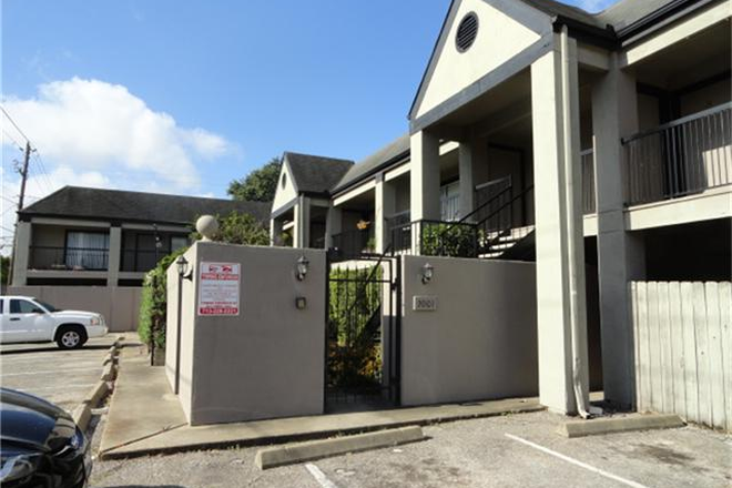Exterior (parking lot) - one-bedroom; one-bathroom. 15 minute bicycle ride to campus.