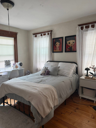 Bedroom looking to be rented - Single family home close to campus and downtown Amherst