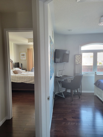 Bedrooms - 2 Furnished Bedrooms for rent to female students. Only 8 mins to UTM.