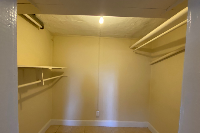 large closet - Live in the heart of Virginia-Highland! 1br / 1ba apartment, less than three miles from campus