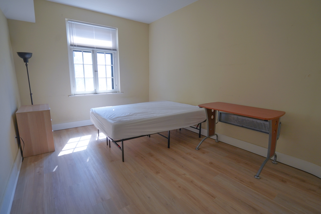 Bedroom - 611 Westgate #E