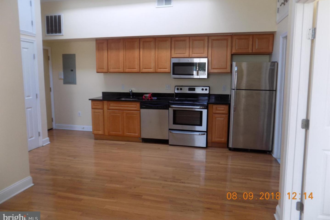 Kitchen - 2 bedroom apartment walking distance to University of Maryland campus