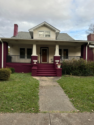 Front of house - 5 BR, 2 BA house close to downtown Knoxville and UT