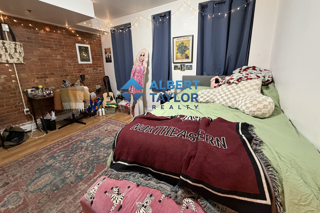 Bedroom - 2 FLOORS! 3Bed/2Bath w/ LAUNDRY IN UNIT! Apartments