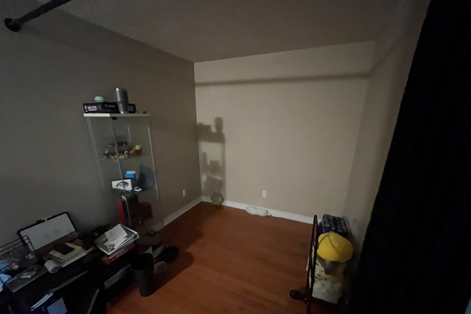 Den - Den + Private Bathroom Available at College Park