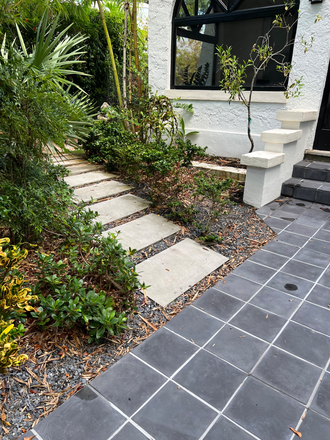 Side entrance - Beautiful,   Quiet, centrally located Shenandoah Cottage Apartments