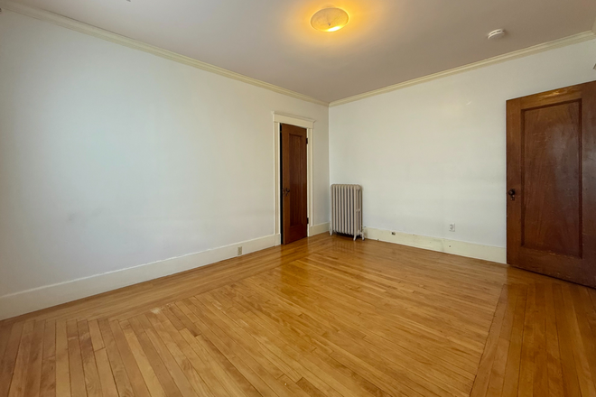 Closet + Radiator - Fully Furnished Room in a 6 Bedroom House Available (Jan - May 2027)