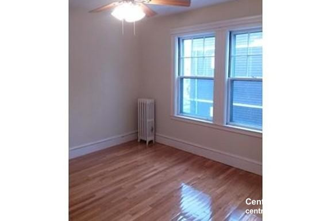 . - Bright and Spacious 3 Bedroom in Jamaica Plain! Apartments