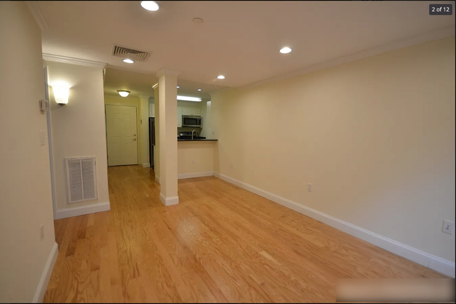 - - No Broker Fee!! Close to Campus! Spacious 1 bed w/ Heat & Hot Water Incld, Laundry