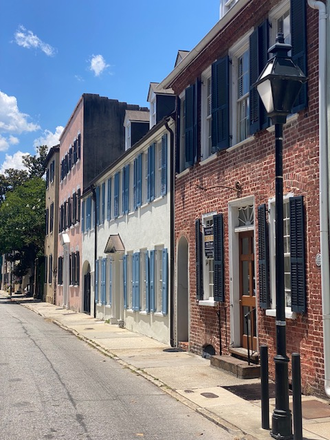 Tradd Street in Charleston - Rivers Bend Condos / 10 minutes to campus